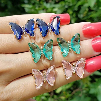 Lesklé Strane Nové Doplnky, Elegantné Crystal Motýľ Stud Náušnice pre Ženy Jednoduchý Štýl Candy Farby Hmyzu Náušnice