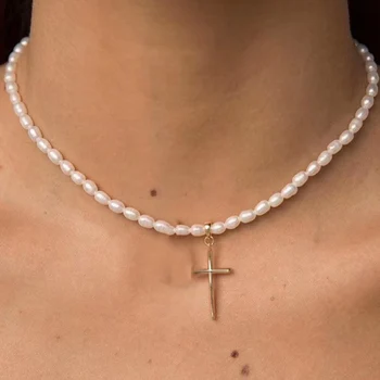 2021 Trend Elegantné Šperky White Pearl Choker Cross Prívesok Náhrdelník Unquie Ženy Módny Náhrdelník Veľkoobchod X038